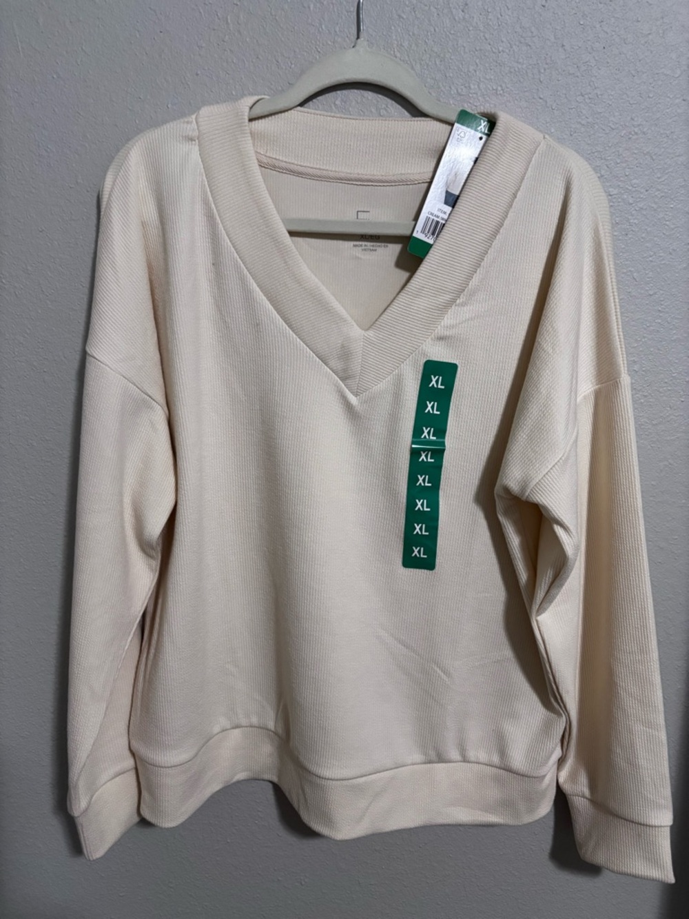 Felina NWT women’s v neck ribbed top